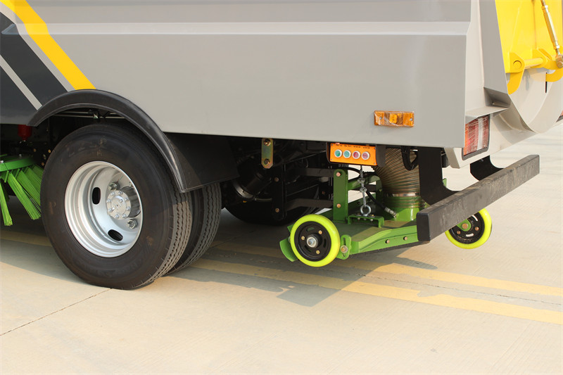 Isuzu 130HP Road Sweeper Cleaning Truck