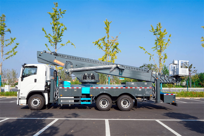 Howo 6x4 heavy 56m aerial platform truck