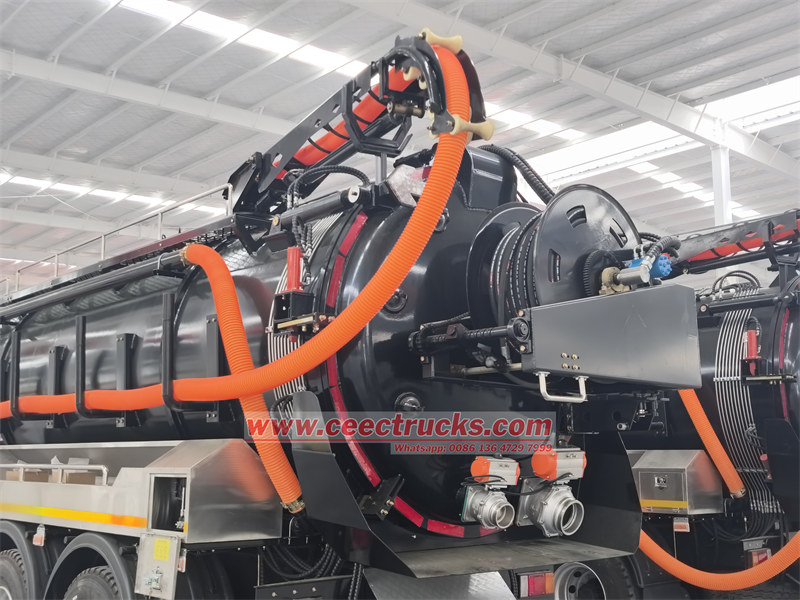 Sewer jetter truck top mounted wonder hose