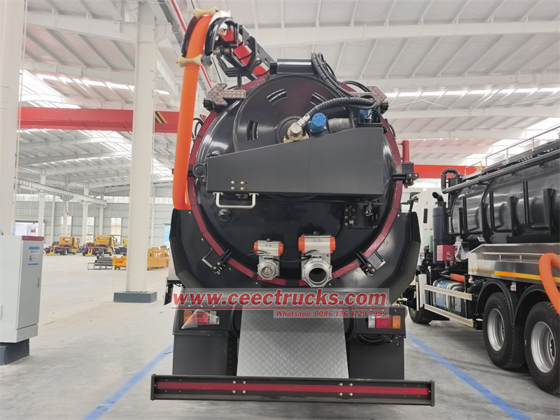 ISUZU sewage suction jetting truck rear view
