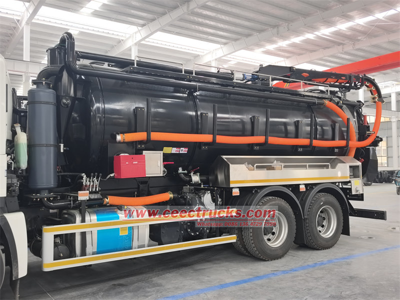 Isuzu vacuum jetting truck side view