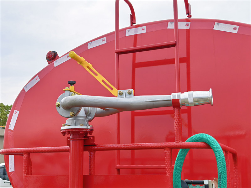 Water bowser truck rear jetting canon