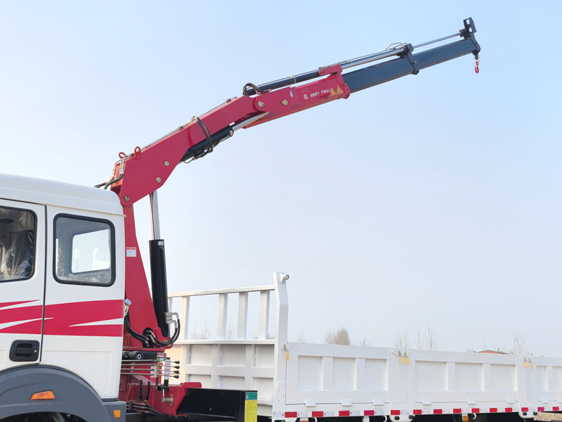 Beiben 6x6 truck mounted hydraulic crane