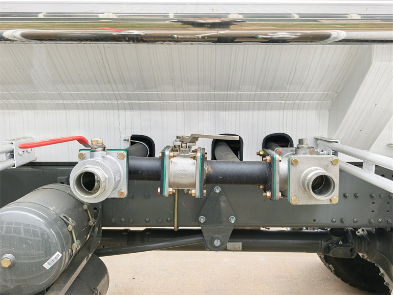 Efficiently pump in and pump out valves