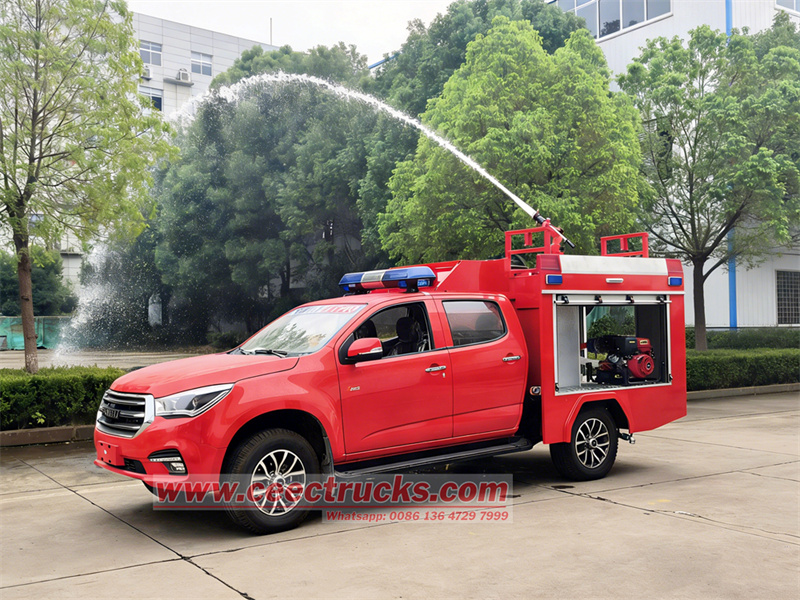 Isuzu 4x4 AWD 600L foam water tank truck 