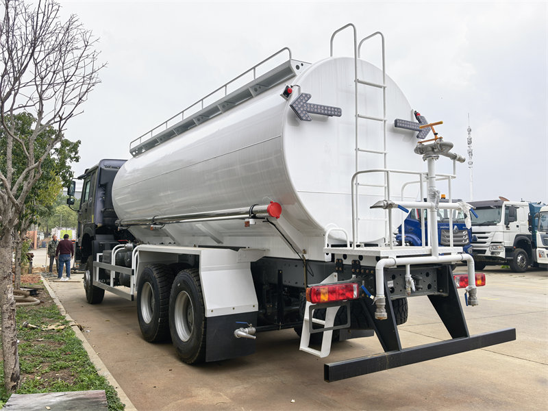 Howo water sprinkler truck rear spraying nozzle