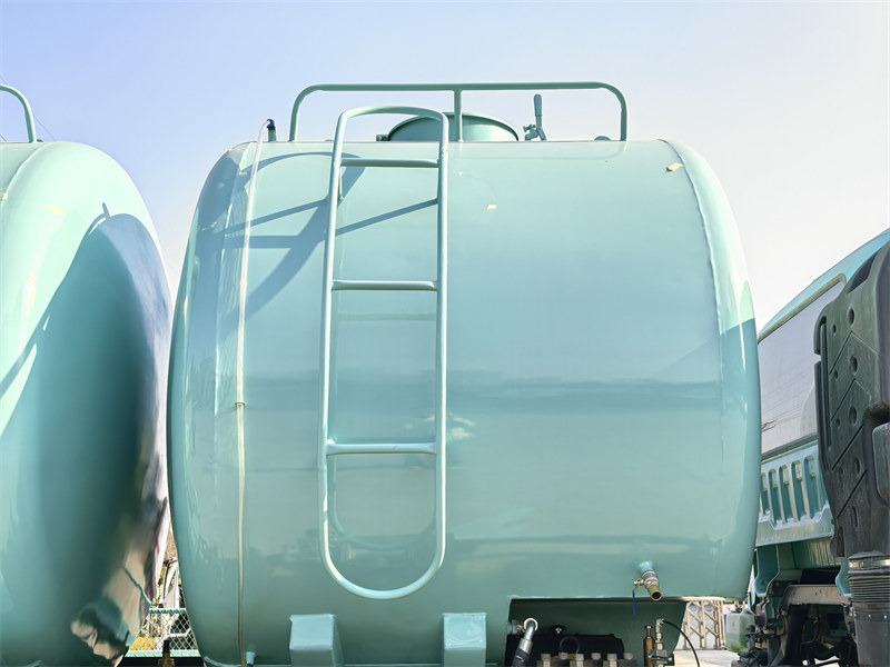 Isuzu sewage suction jetting truck 5000L water tanker Isuzu sewage suction jetting truck 5000L water tanker