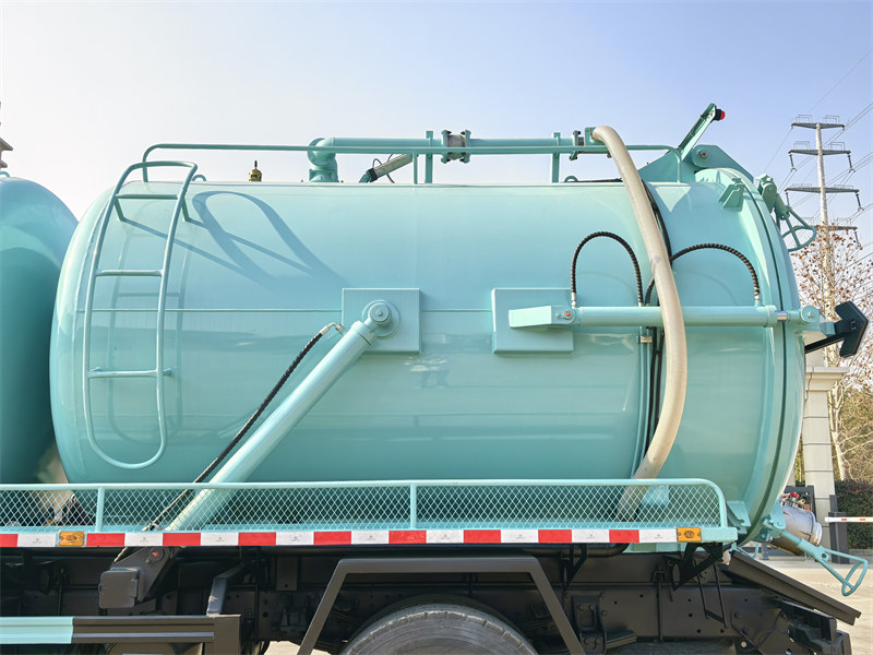10000Liters vacuum tanker assembly 10000Liters vacuum tanker assembly