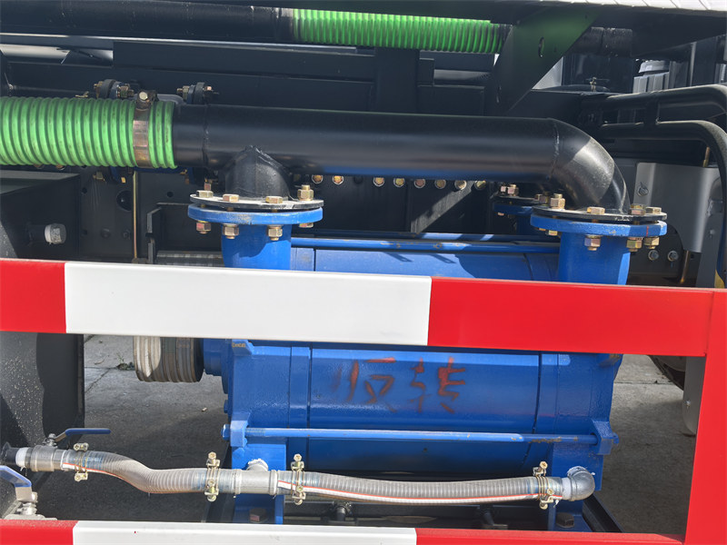 HOWO vacuum truck mounted 2BE-204 pump