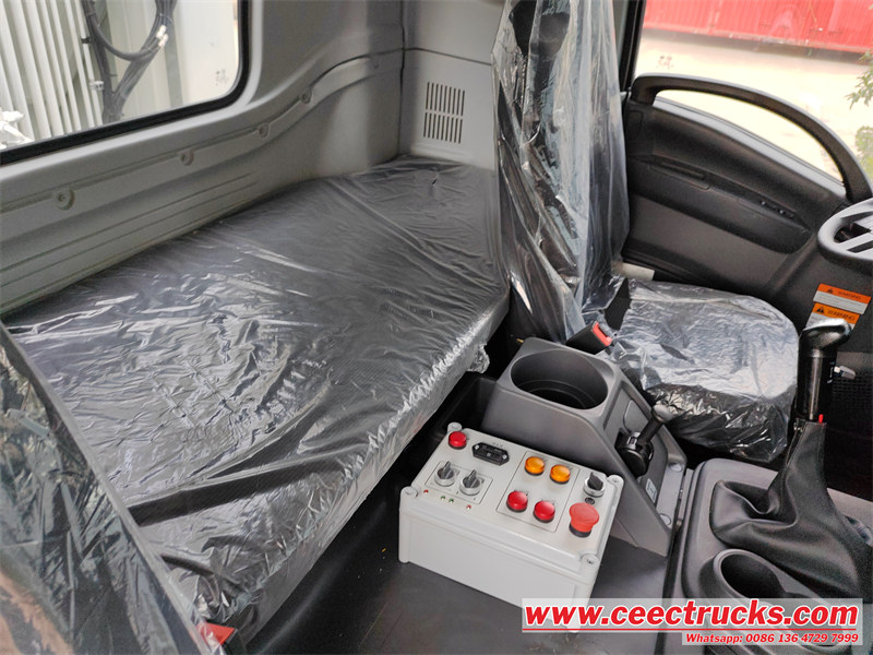 Isuzu GIGA 5X cabin with sleeper bed
