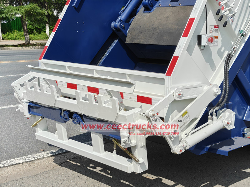 ISUZU garbage compactor truck bin lifter