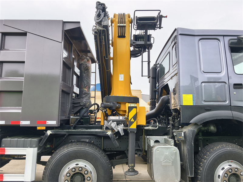 HOWO 10x8 crane dump truck