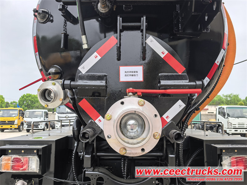 Rear DN100 inlet and DN150 outlet valve