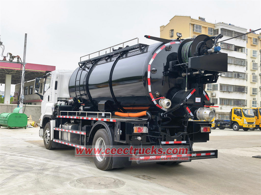ISUZU 4x2 vacuum jetting truck