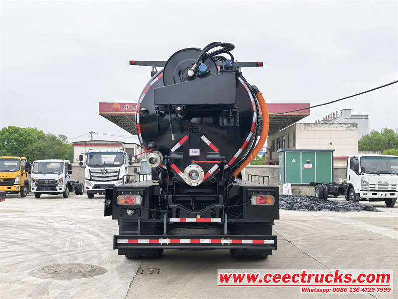 ISUZU sewage suction jetting truck rear view