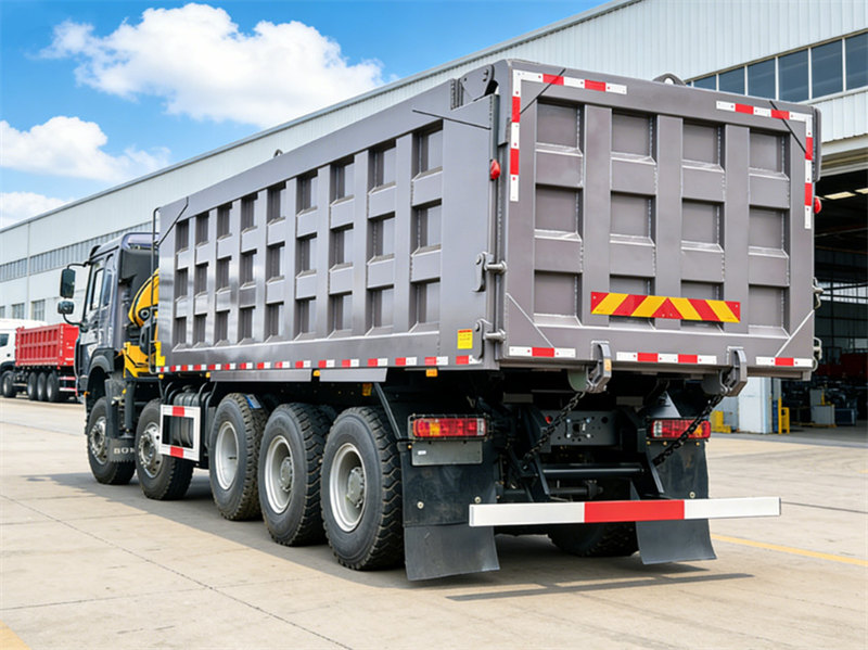 HOWO 10X8 boom crane truck 