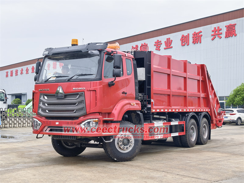 Sinotruk HOWO 20000Liters rear loader truck