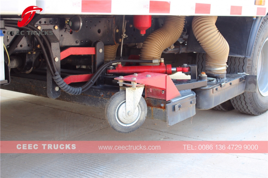 ISUZU 5 CBM vacuum road sweeper truck
