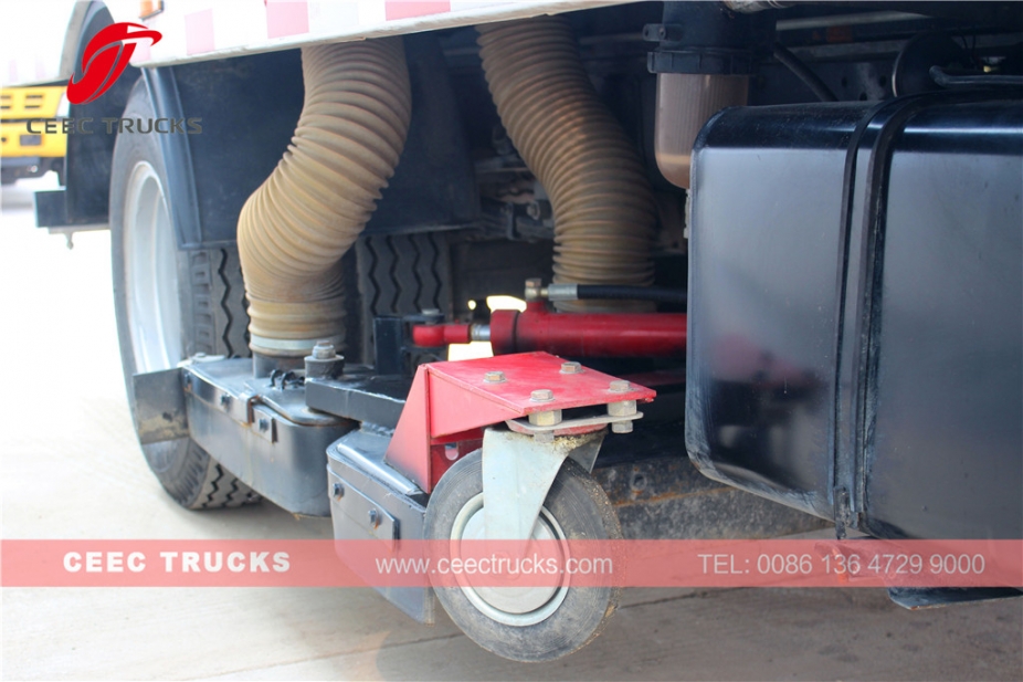 ISUZU 5 CBM vacuum road sweeper truck