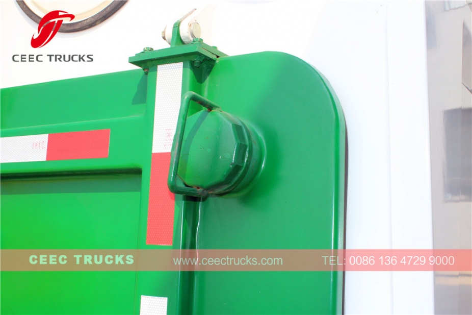 ISUZU 5 CBM vacuum road sweeper truck