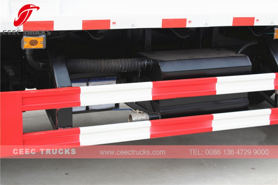 ISUZU 5000L trash compressor vehicle