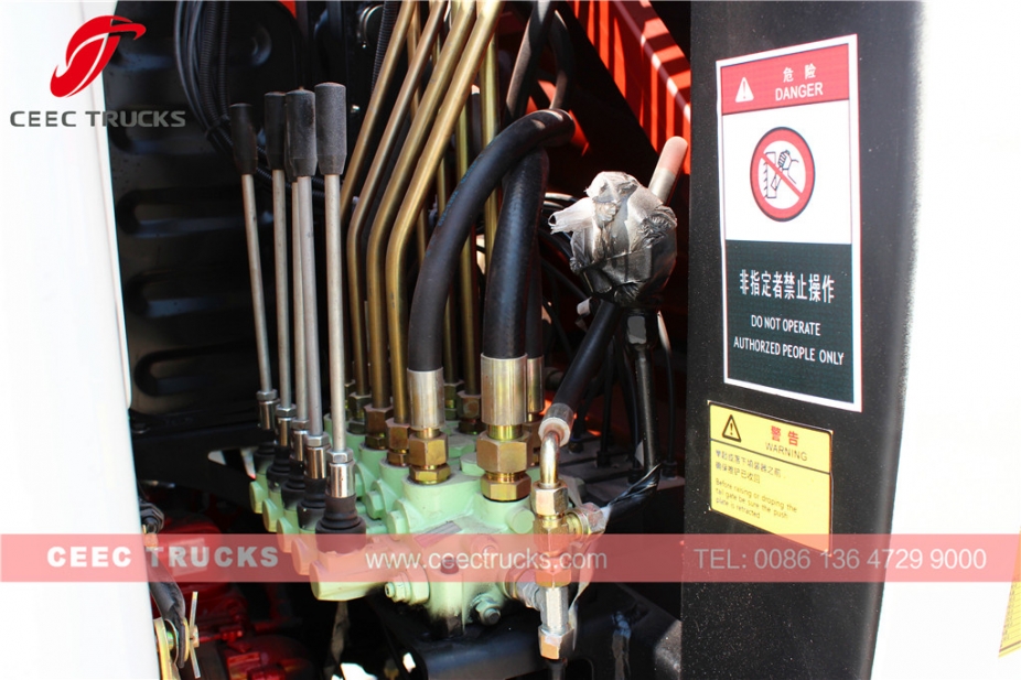 ISUZU 5000L trash compressor vehicle