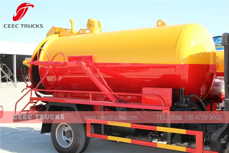 Dongfeng 4,000L Septic suction pump truck