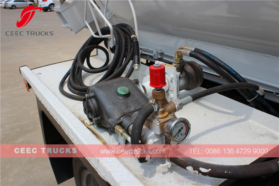 ISUZU 4,000L Kitchen garbage tanker truck