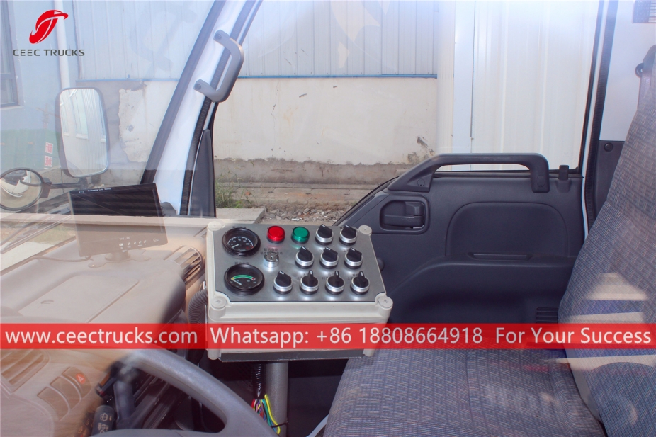 ISUZU 5CBM Road sweeper truck