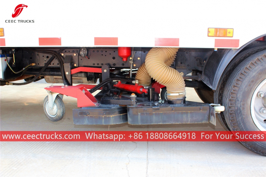 ISUZU 5CBM Road sweeper truck