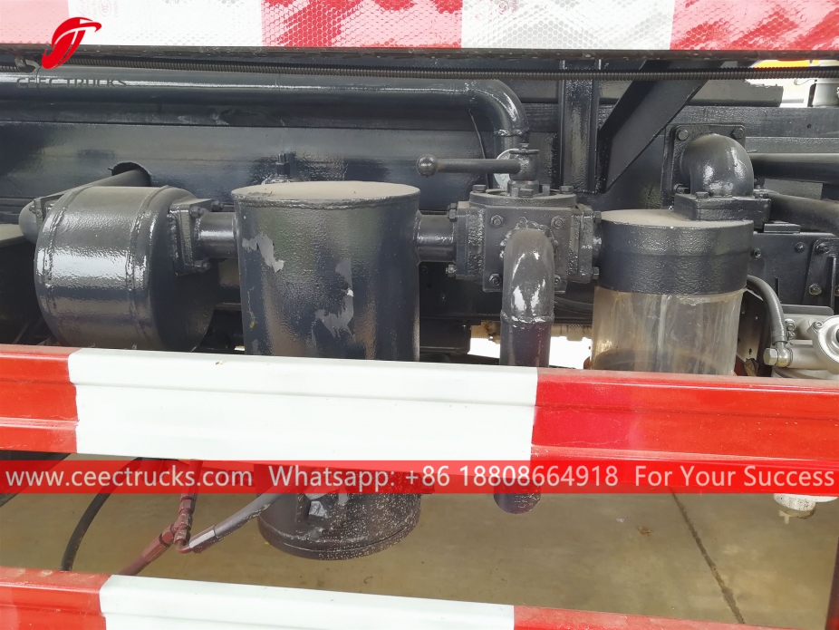 8,000 Litres Vacuum Sewage Suction Truck DONGFENG