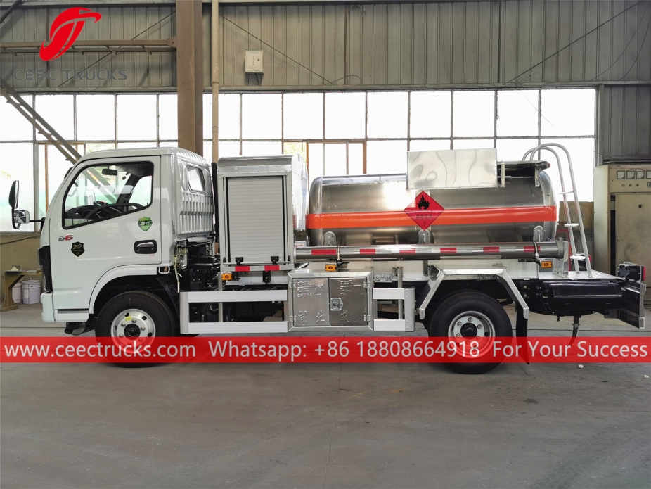 2CBM Fuel bowser truck Dongfeng