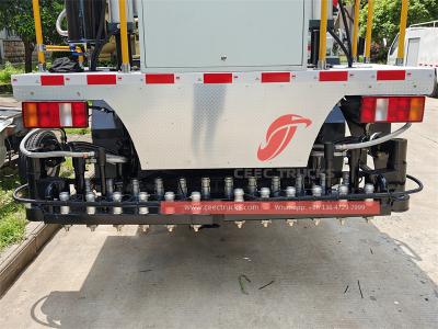 Howo light-duty 3000L asphalt spreading truck