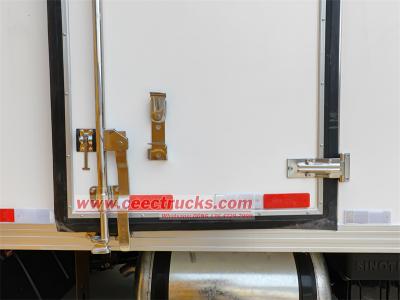 HOWO light refrigeration truck