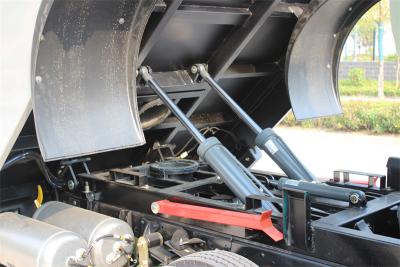 Isuzu NKR 130HP street sweeper truck