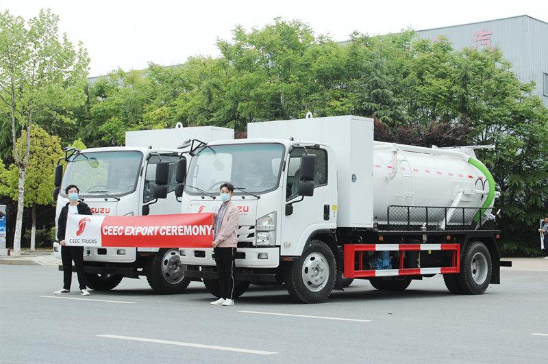 New Designed ISUZU ELF 700P Vacuum Sewage Truck With MORO Pump