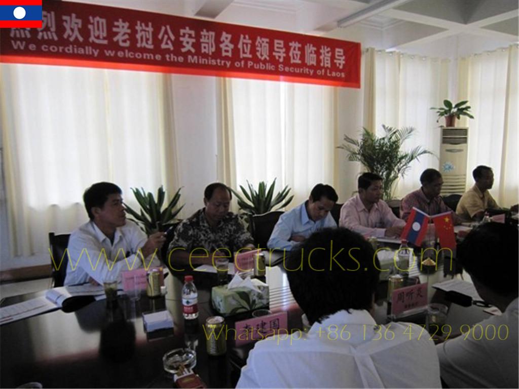 Laos customer visiting us exam the ordered 4 units FOTON fire truck