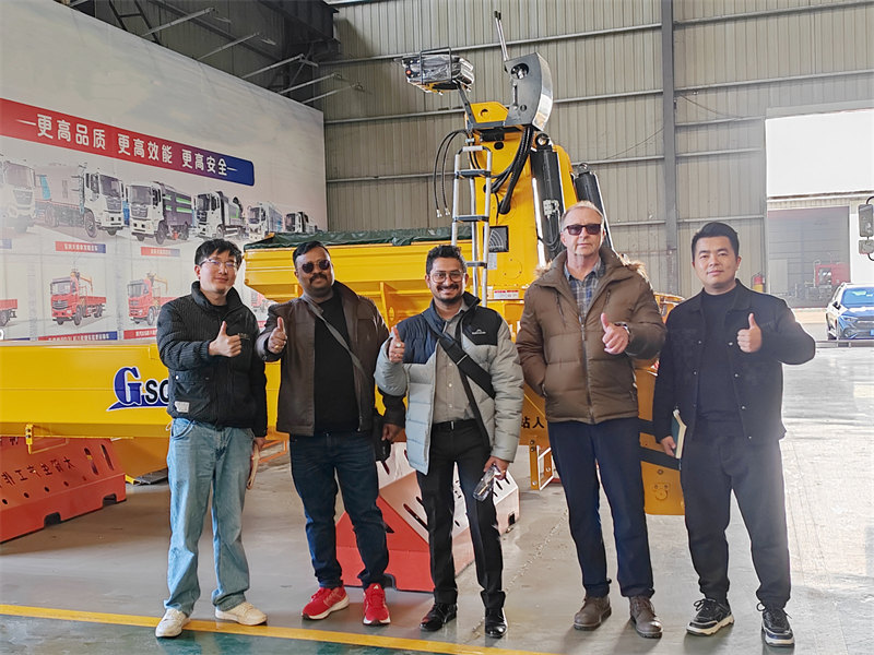 Australian customer order 13 units Howo crane lorry truck
