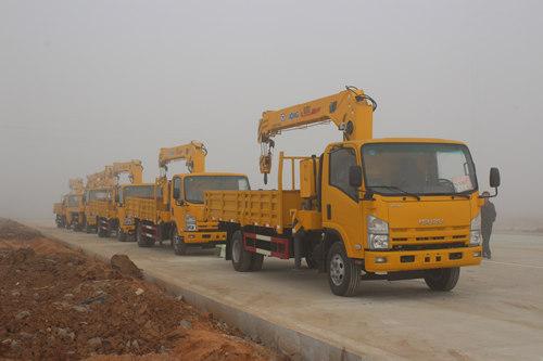 ISUZU 6.3T crane truck export to Dubai