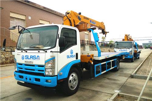Sierra Leone customer buy road rescue trucks with boom crane